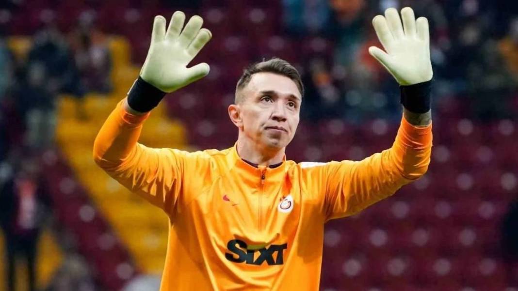 Fernando Muslera dönemi sona eriyor! Galatasaray dünyaca ünlü kaleci ile anlaştı. Efsane isim o tarihte imzayı atacak 2